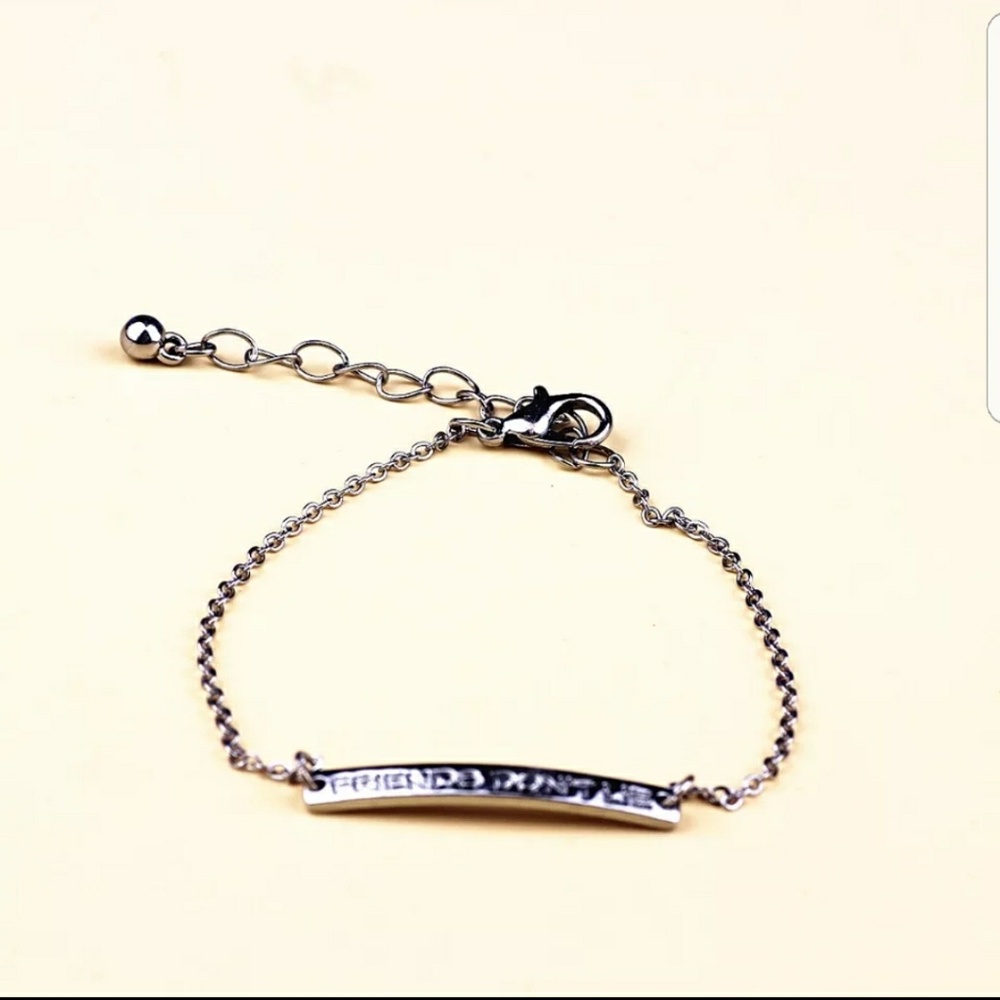 !! New bracelet " Friends don't lie" gift